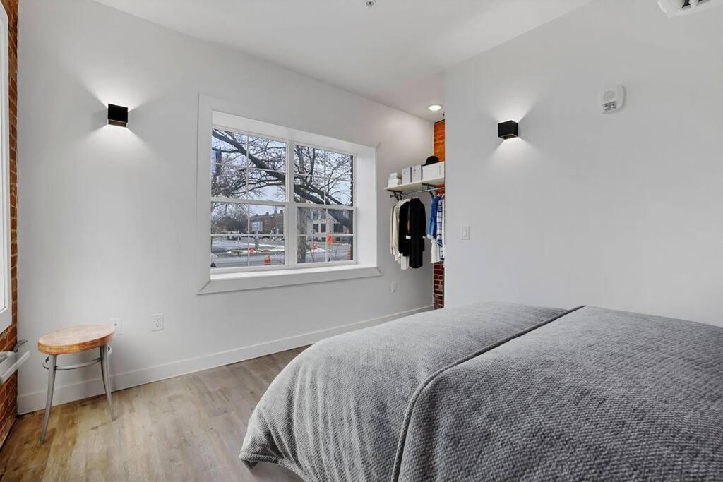 Apartment Modern With Pool Table! Pet-friendly! *
