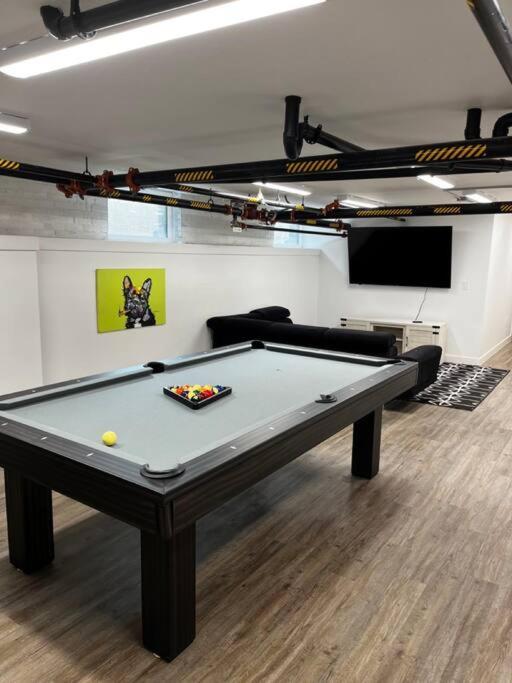 Apartment Modern With Pool Table! Pet-friendly! Columbus