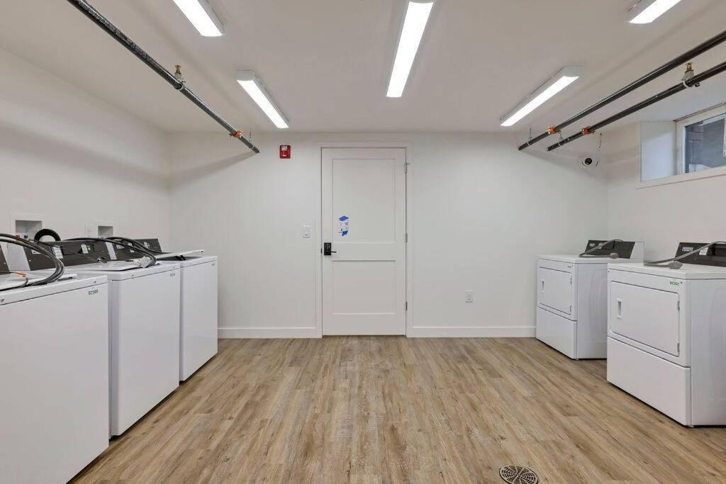 Modern With Pool Table! Pet-friendly!