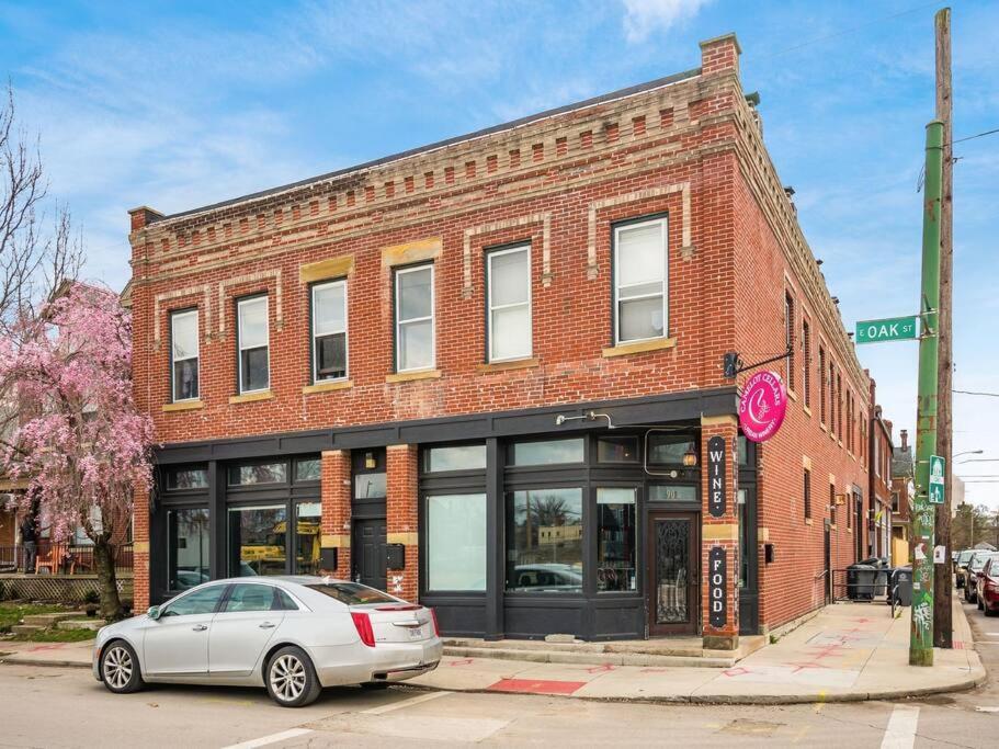 Apartment Modern With Pool Table! Pet-friendly!