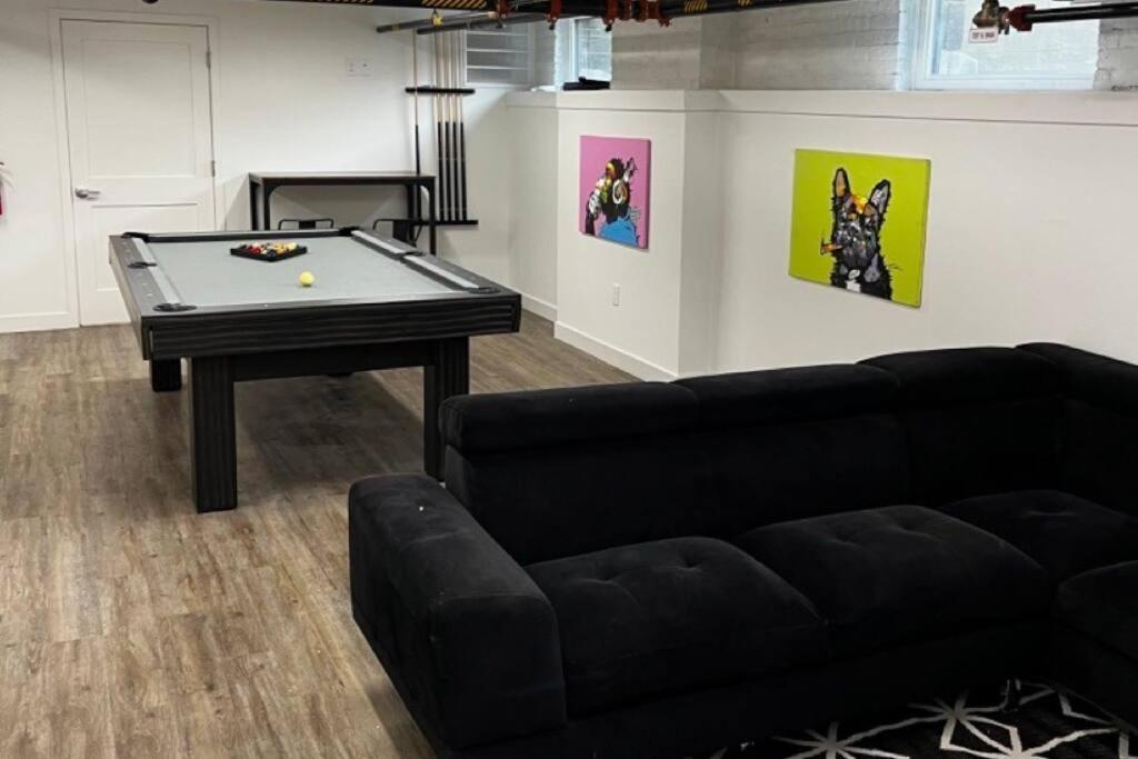 Apartment Modern With Pool Table! Pet-friendly! *
